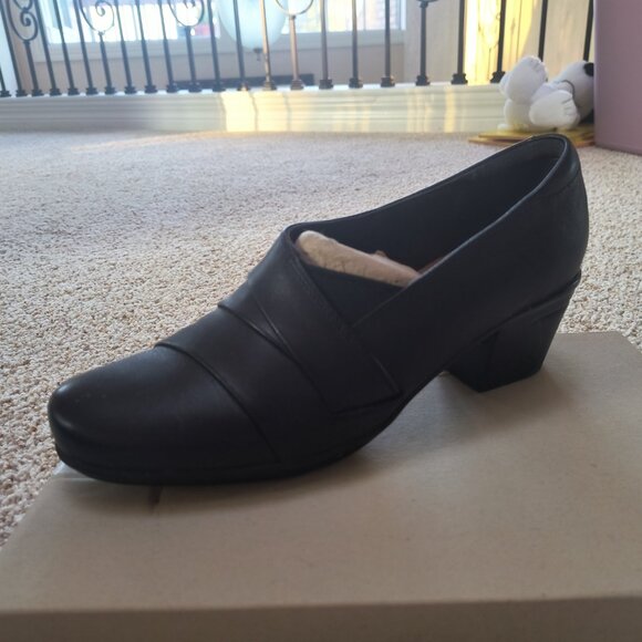 Clarks Black Loafer shoe-8 New in box - Picture 6 of 7